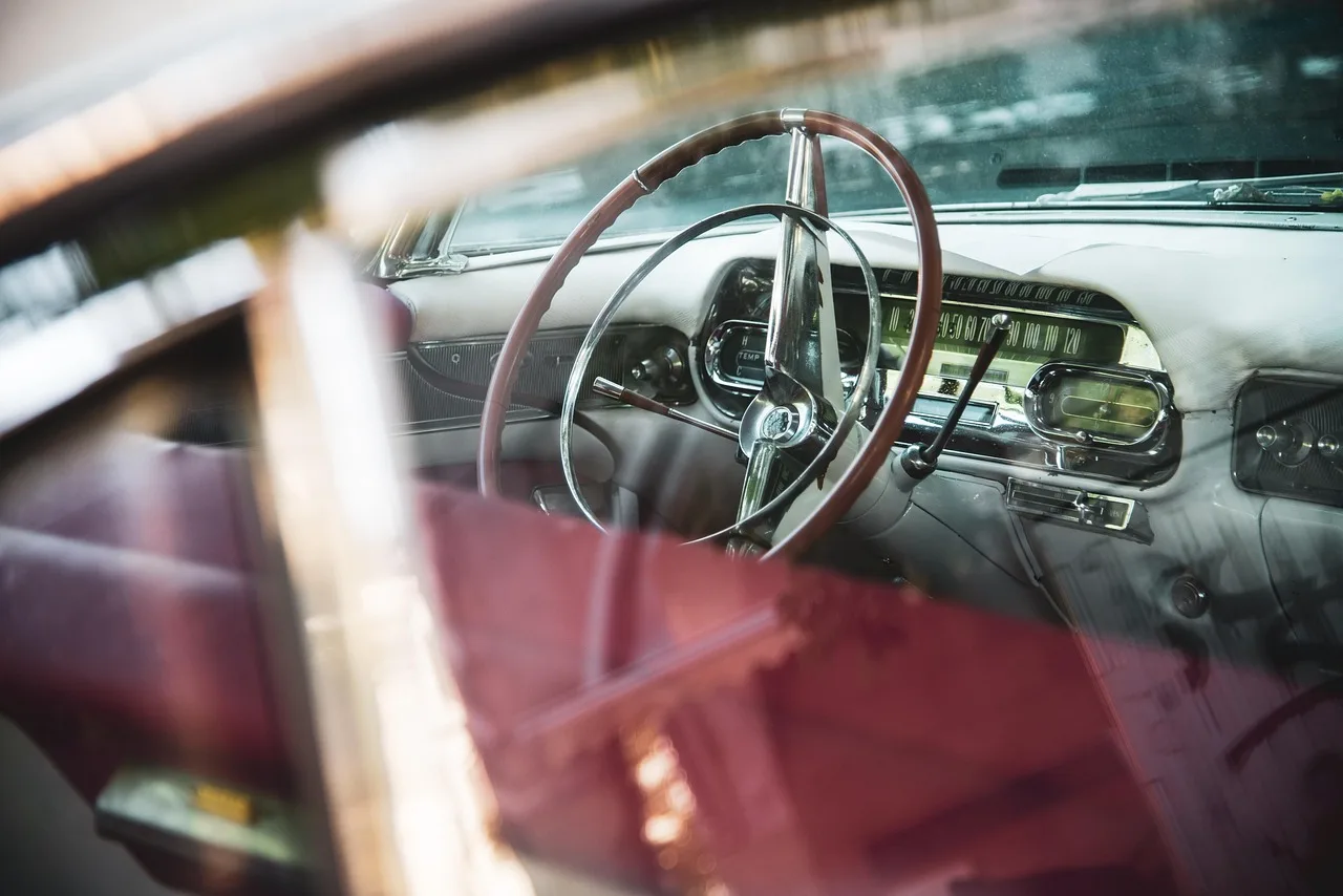 ¿El nuevo campo de batalla de los coches? La guerra de los asistentes de IA llega al salpicadero