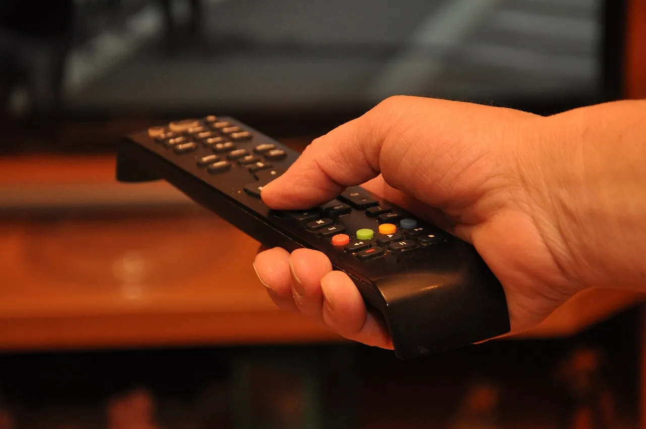 ¿Tu televisión inteligente es un lío? Este diminuto gadget promete solucionarlo por menos de 30 dólares