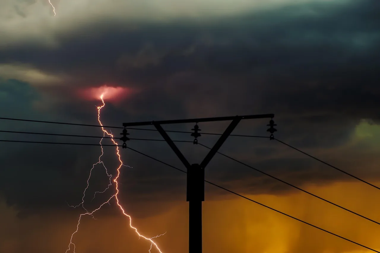 ¿Tu smartphone puede convertirse en un peligro durante una tormenta eléctrica? La verdad sobre el cargado