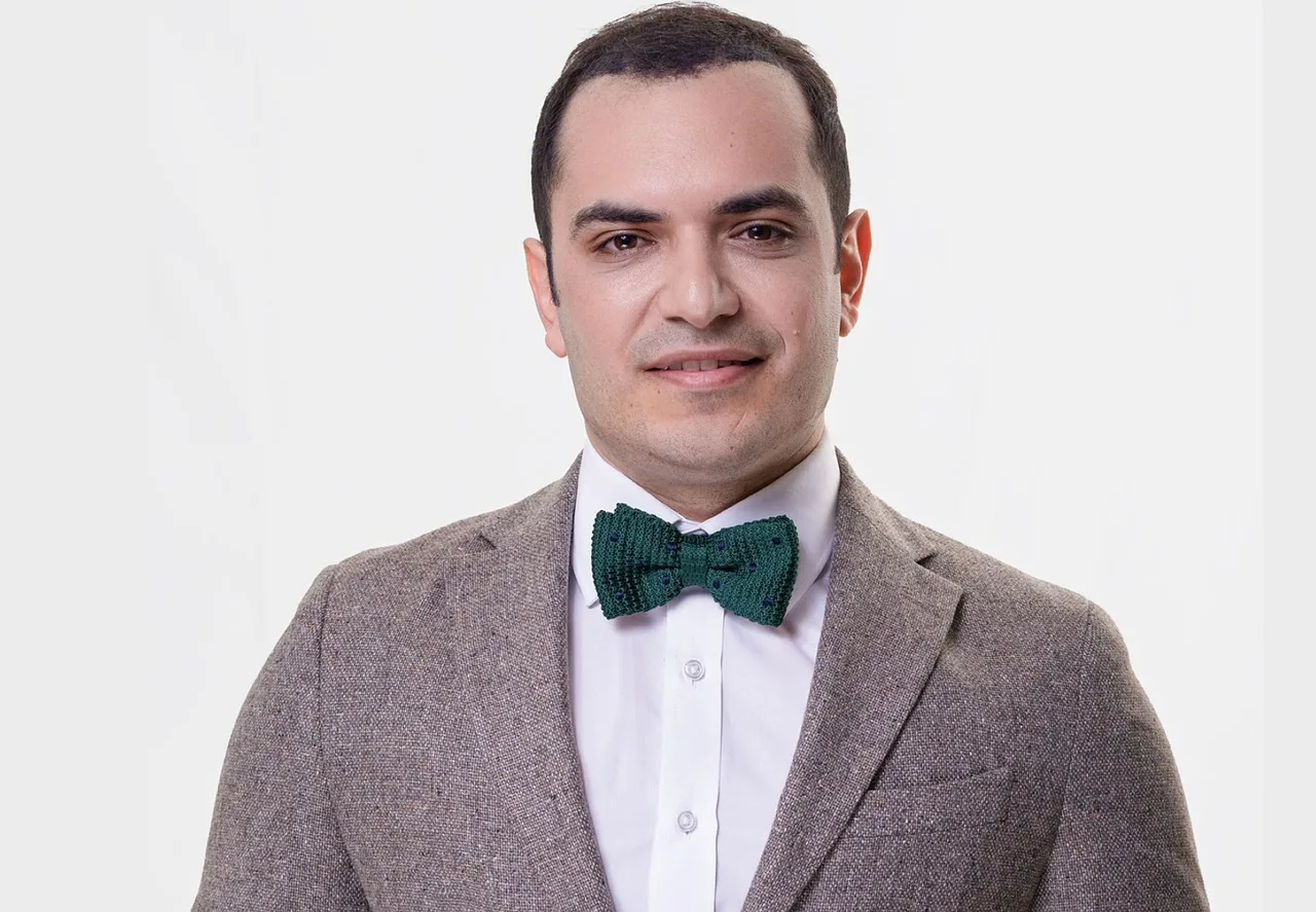 ¿El fin de los jefes? Los CEOs de Airbnb y Coinbase predicen la muerte de los ‘gestores de personas’ por la IA