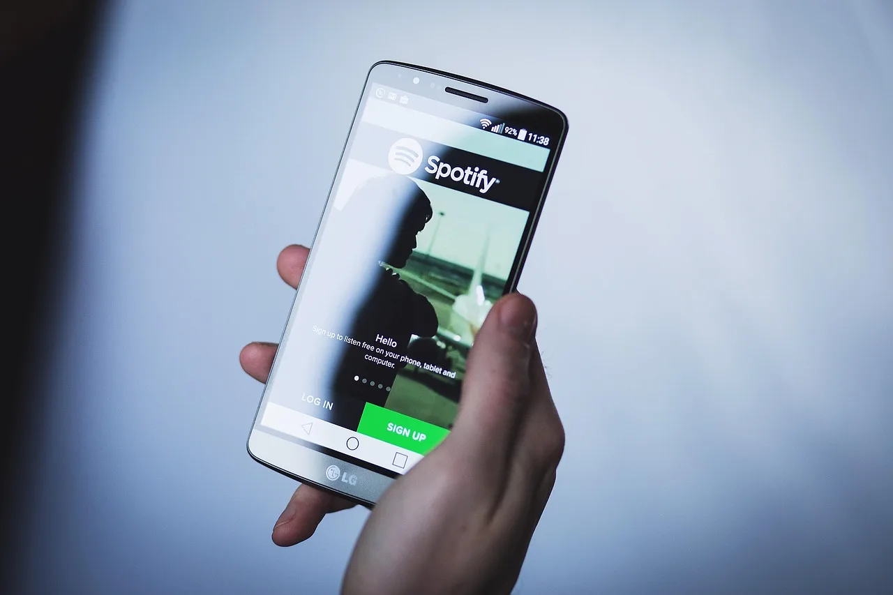 ¿El artista es real o IA? Spotify lanza su sello de ‘verificado’ para resolver el misterio