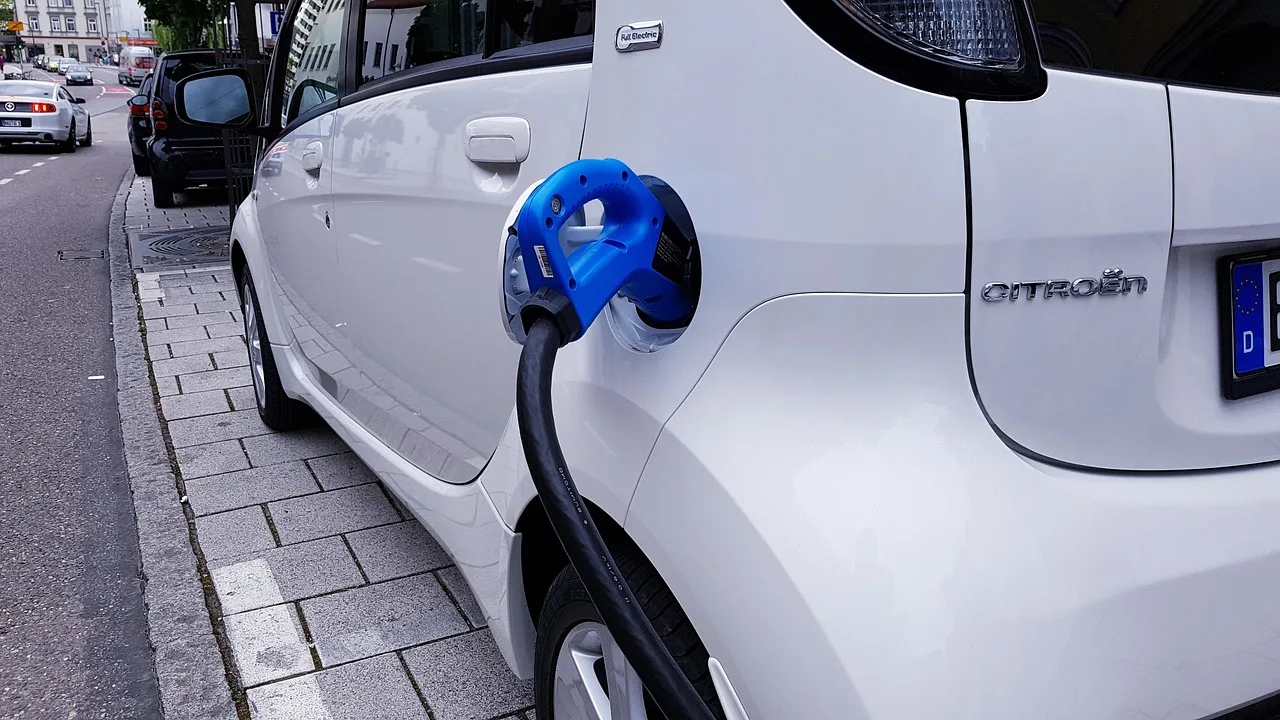 Electrify America abre su estación de carga con batería más grande en Santa Bárbara