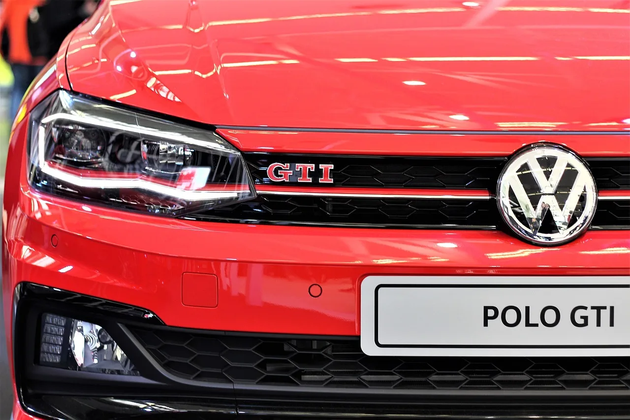 ¿Volkswagen por menos de 25.000€? El ID. Polo y el Cupra Raval eléctricos ya se fabrican en España