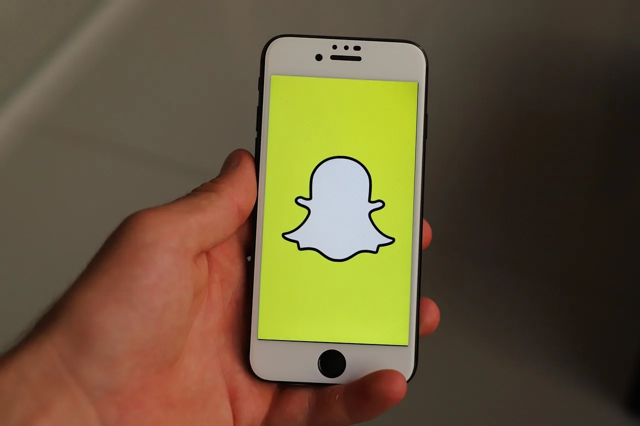 Snapchat se pone serio: los menores de 16 solo podrán compartir contenido con amigos