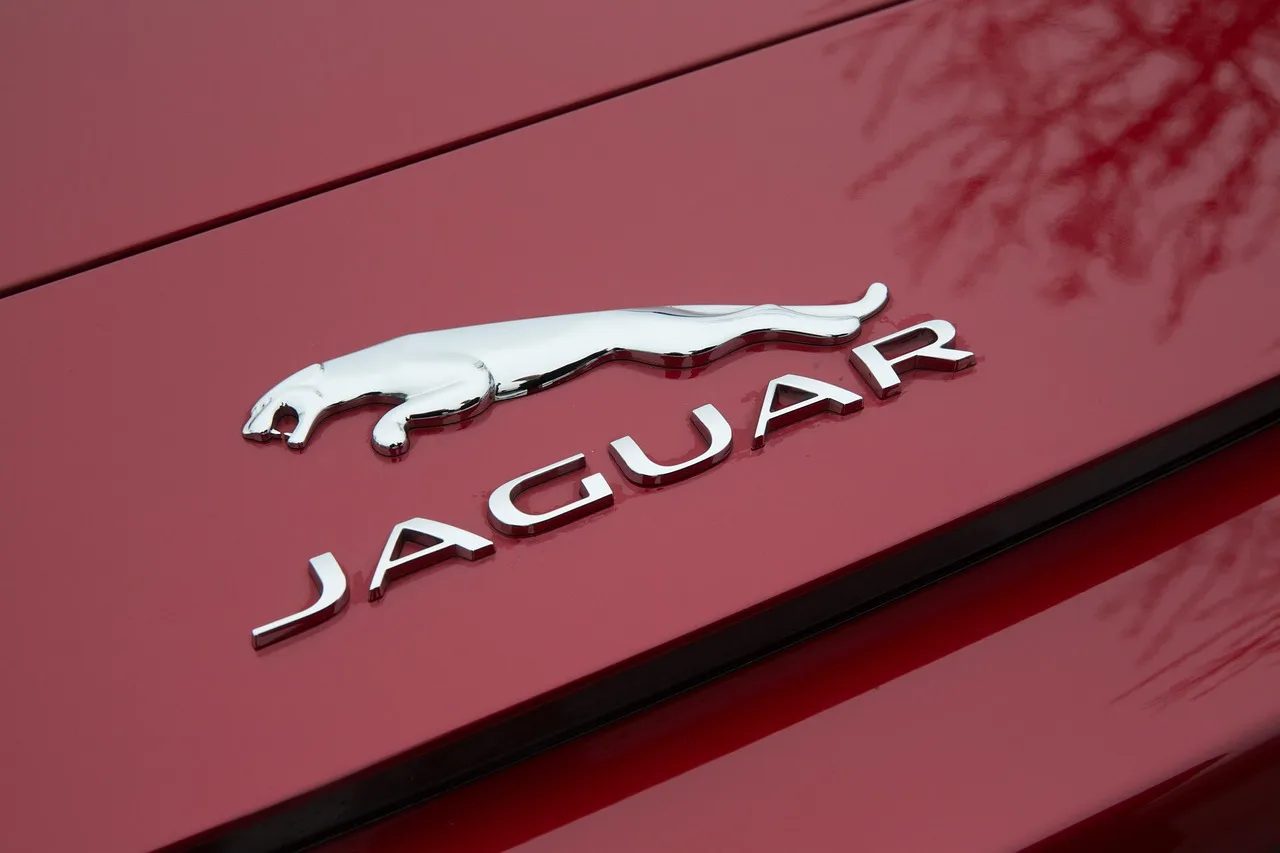 Hackers rusos y un costo de 2.500 millones: la historia del ataque que tumbó a Jaguar Land Rover