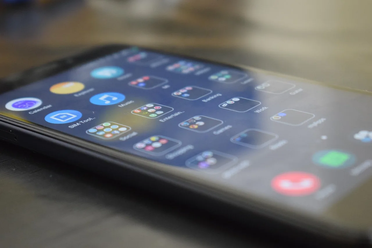 No son iPhone ni Samsung: estas 5 marcas de móviles son chinas (y arrasan en el mundo)