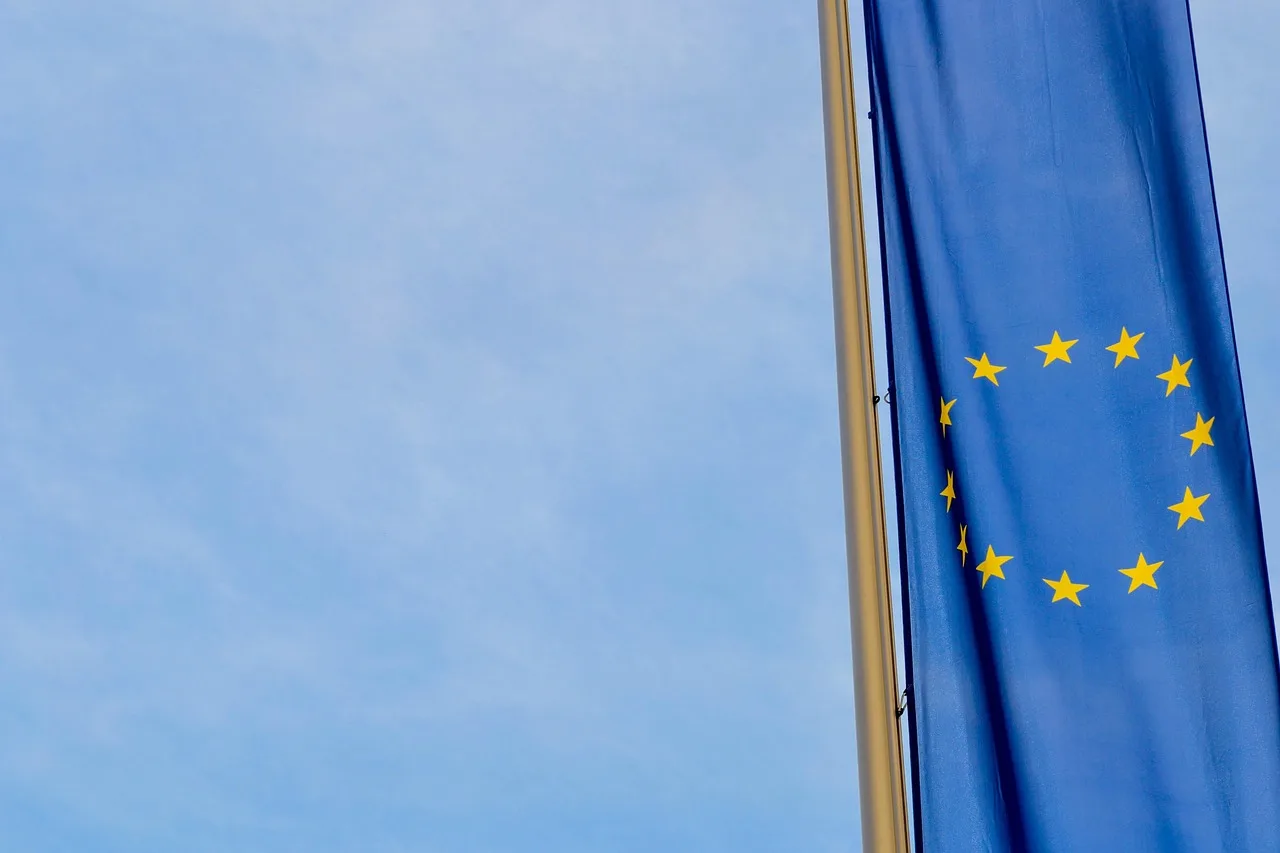 Multa histórica a Google: la UE le impone 890 millones de euros por favorecer sus propios servicios