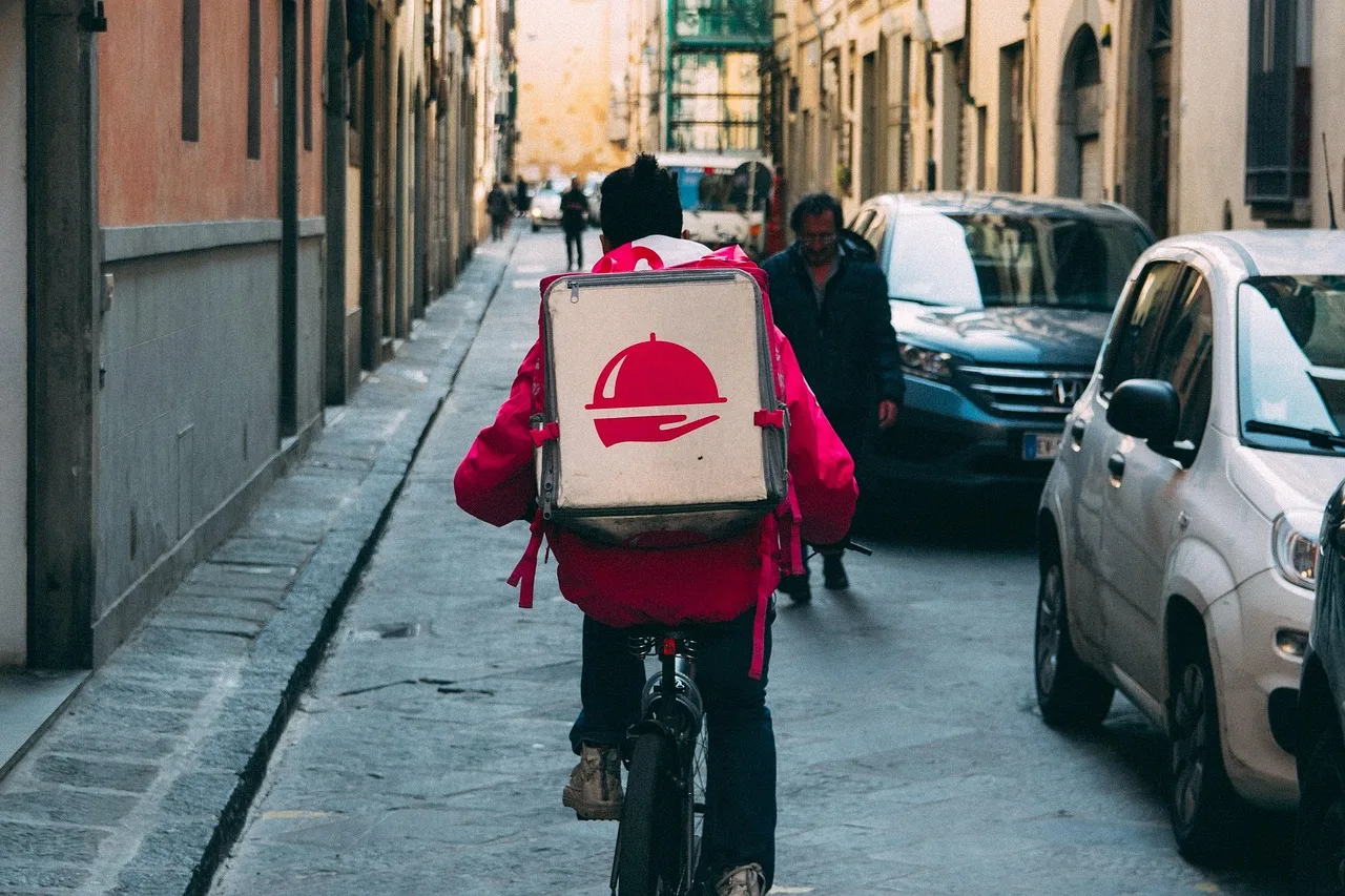 Uber se hace gigante: la compra de Delivery Hero por 15.000 millones lo corona como rey del delivery (menos en China)