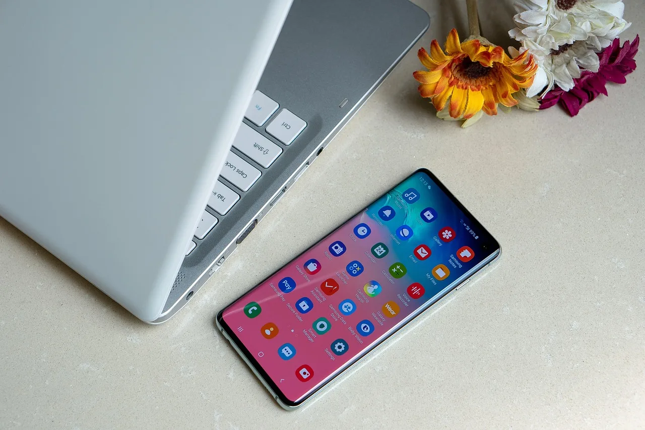 J-Hope de BTS filtra el nuevo Samsung Galaxy Z Fold 8 Wide antes de Unpacked