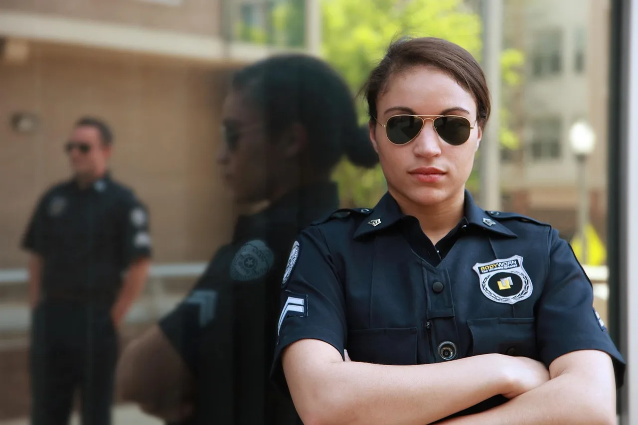 Alerta del FBI: no confíes en ese ‘agente’ que te llega por mensaje directo