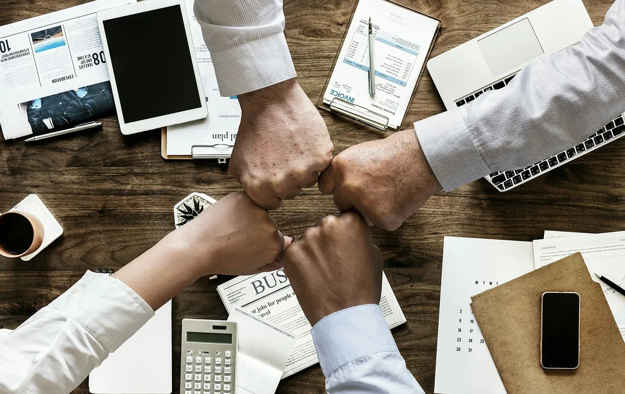 ¿La IA está matando empleos? Un nuevo estudio lo complica (y sorprende)