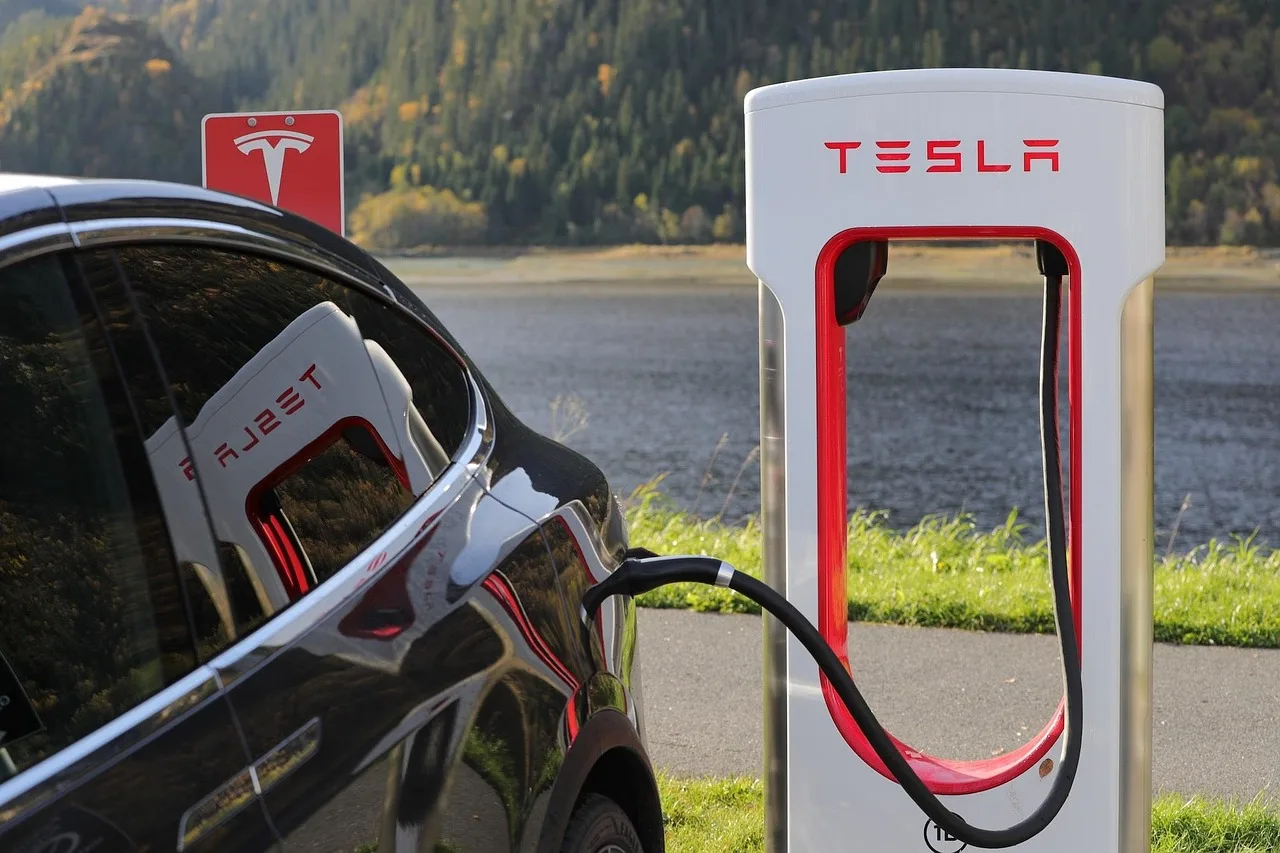 California lanza incentivos de $135 millones para autos eléctricos: Rivian y Lucid se llevan una ventaja especial
