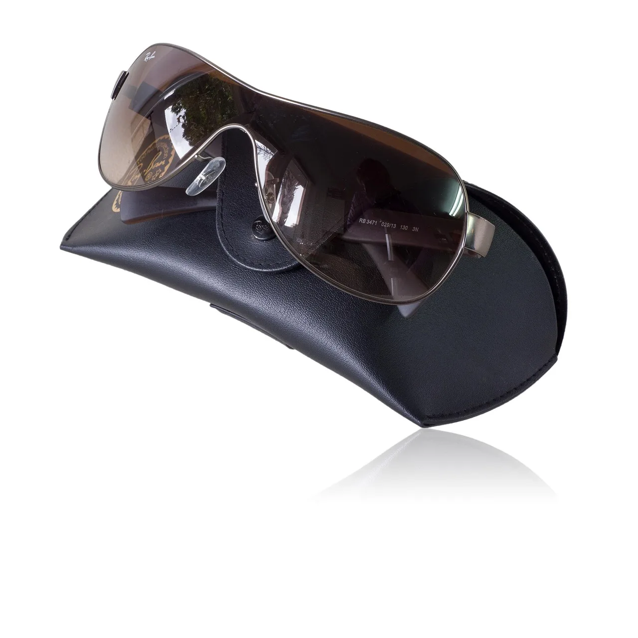 Meta no se anda con bromas: las gafas inteligentes desactivan la cámara si tocas el LED de privacidad