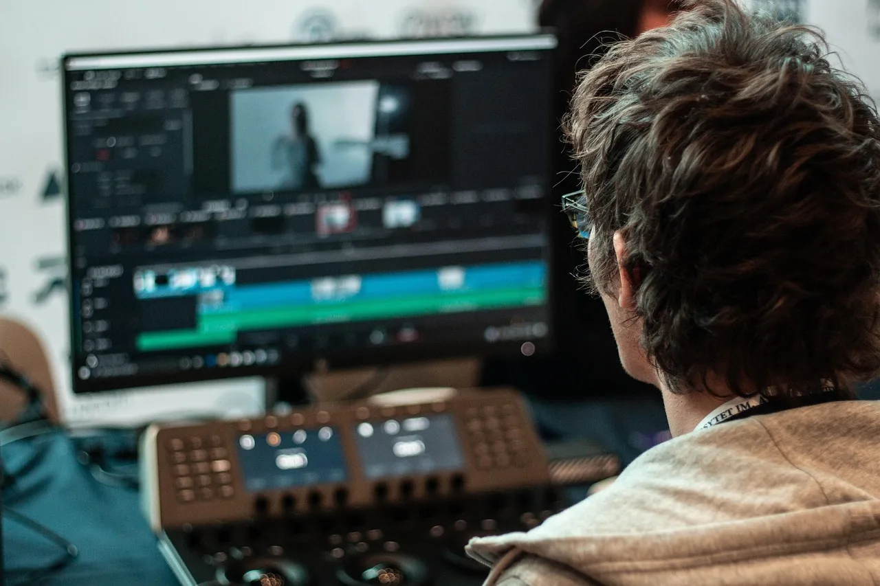X refuerza su apuesta por los creadores: nuevo editor de vídeo y algoritmo más social