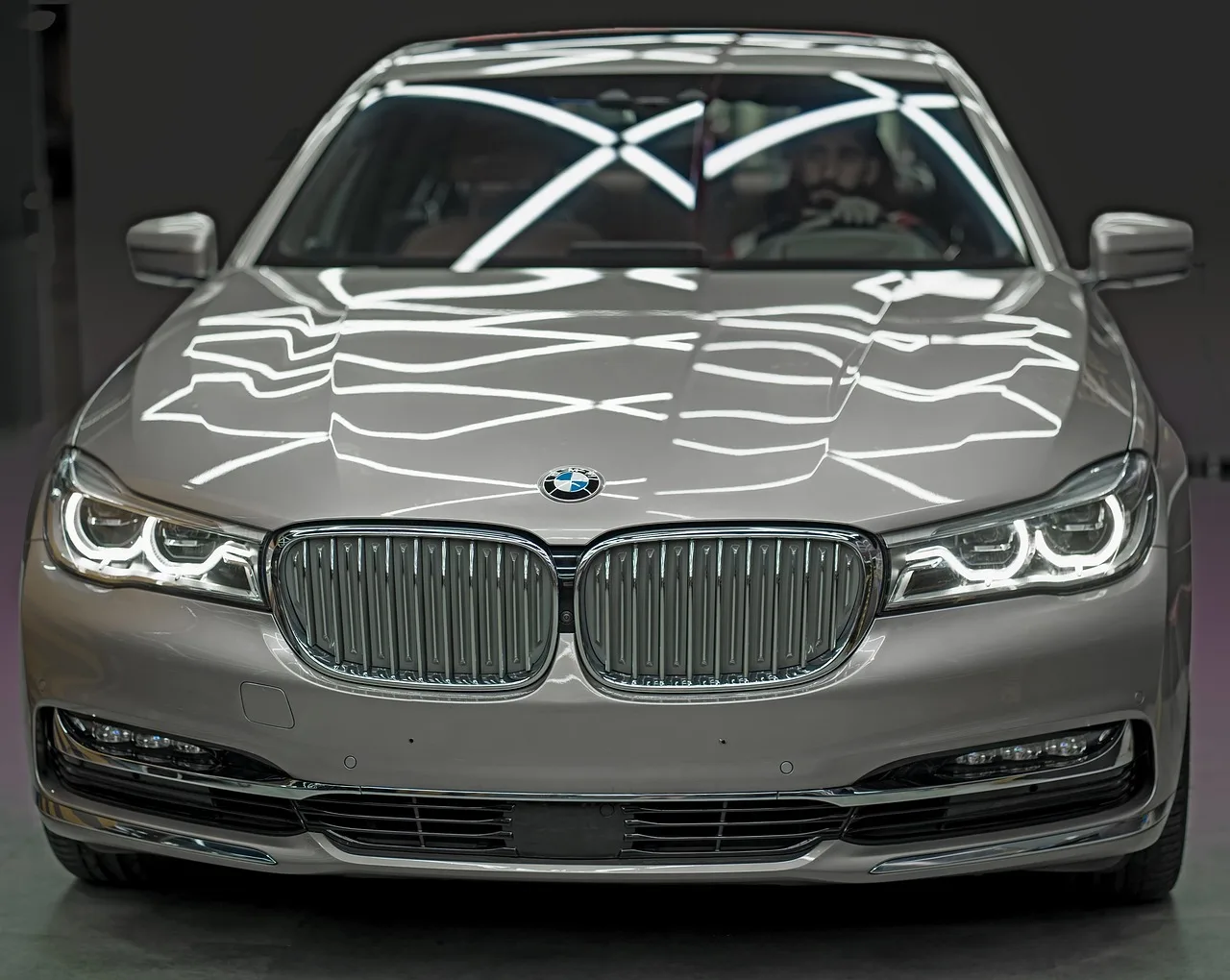 El BMW iX3 arrasa: 100.000 pedidos y 50.000 unidades producidas en tiempo récord