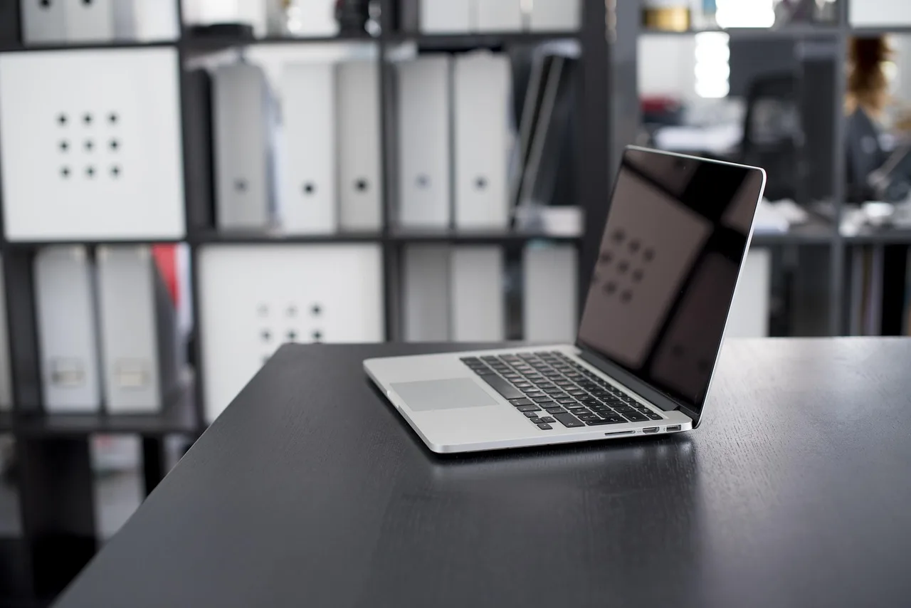 Tu Mac podría estar minando Monero sin que lo sepas: así explotan la vulnerabilidad de Compartir Pantalla