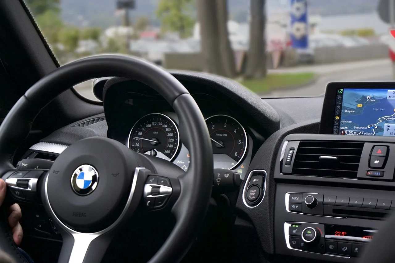 La NHTSA pone en la diana a los robotaxis: ¿qué pasa cuando se encuentran con una ambulancia?
